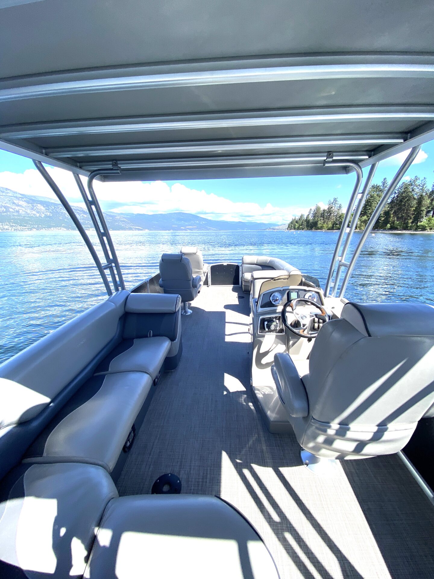 24' Pontoon Boat Rental - Invermere BC